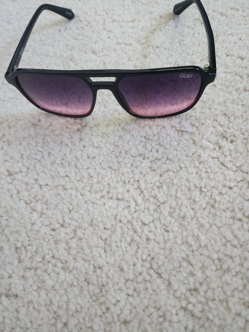 Quay Australia Black Frame Sunglasses with Gradient Pinkish Purple&blue Lenses - Picture 2 of 5
